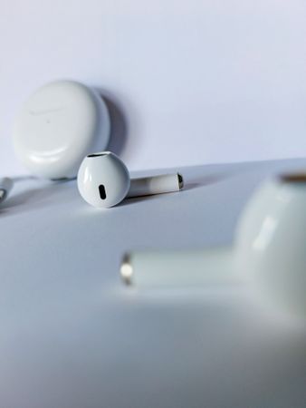 earbuds wallpaper