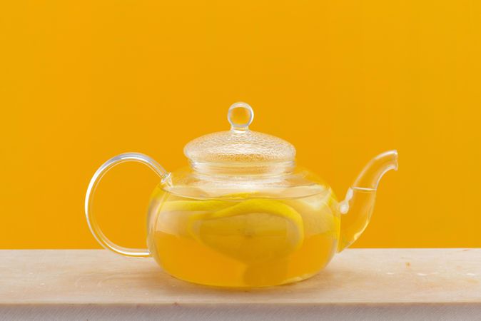 Clear pot of tea with lemon slices