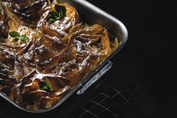 Filo dough cake with flower shape