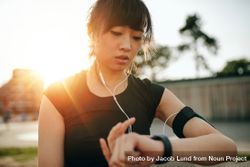 Fitness female monitoring her progress on smartwatch be3PK5