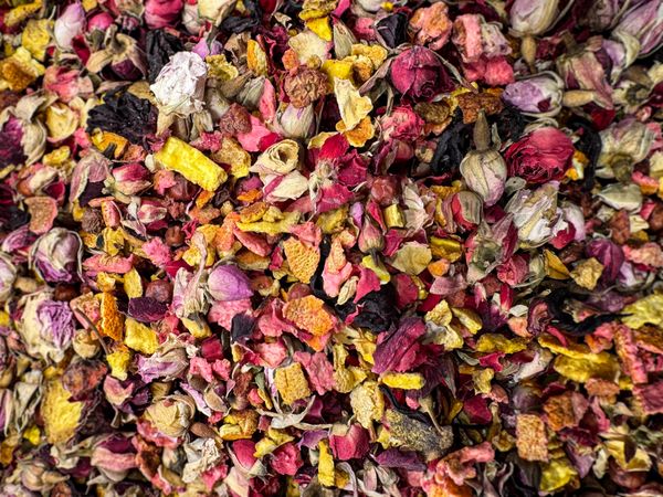 Floral and fruity tea for sale in market