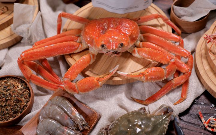 Crab on the plate.