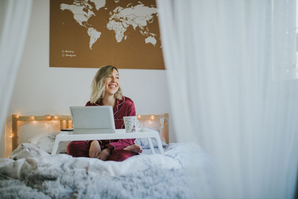 Woman sitting in bed with tablet