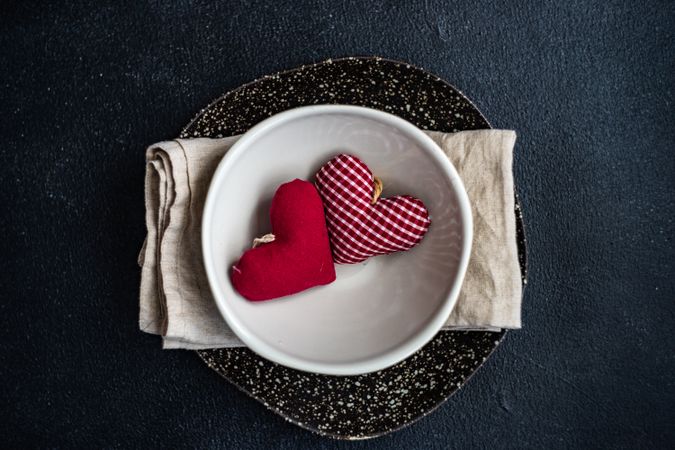 Bowl with two felt heart decorations