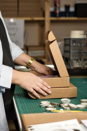 Packing goods in cardboard boxes