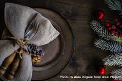 Rustic table setting for Christmas with pine and red baubles 5wZr10