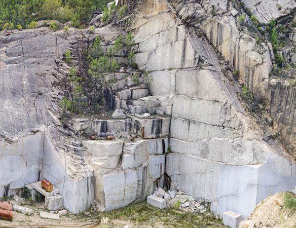 Block in quarry