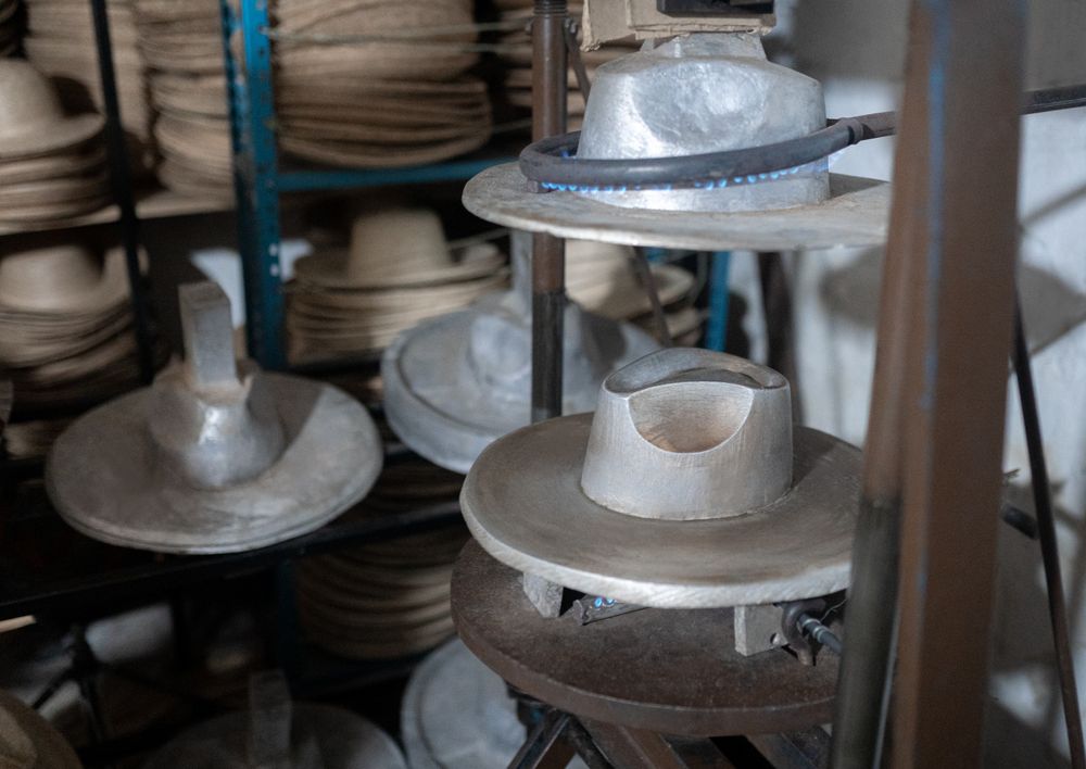A hat blocking machine