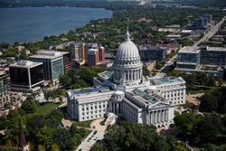 Aerial view of the Wisconsin Capitol and surrounding neighborhoods in Madison, Wisconsin 5r9Od0