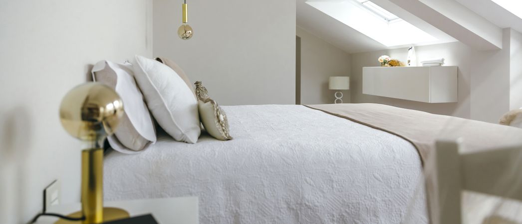 Bedroom with queen size bed