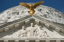 Eagle atop the pediment of the 1906 Illinois State Memorial, Vicksburg, Mississippi y0vog5