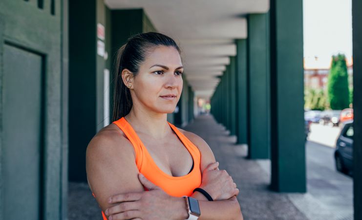 Sportswoman posing with crossed arms