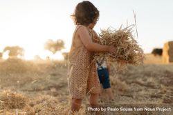 Girl holding a pile of hay 56yYY0