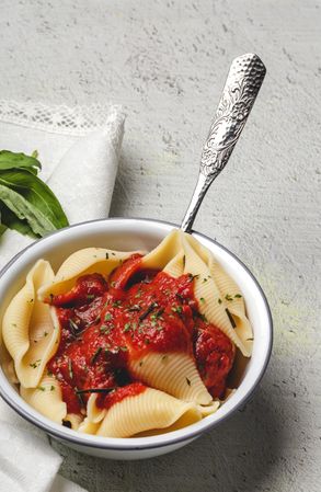 Big pasta shells cooked with tomato sauce