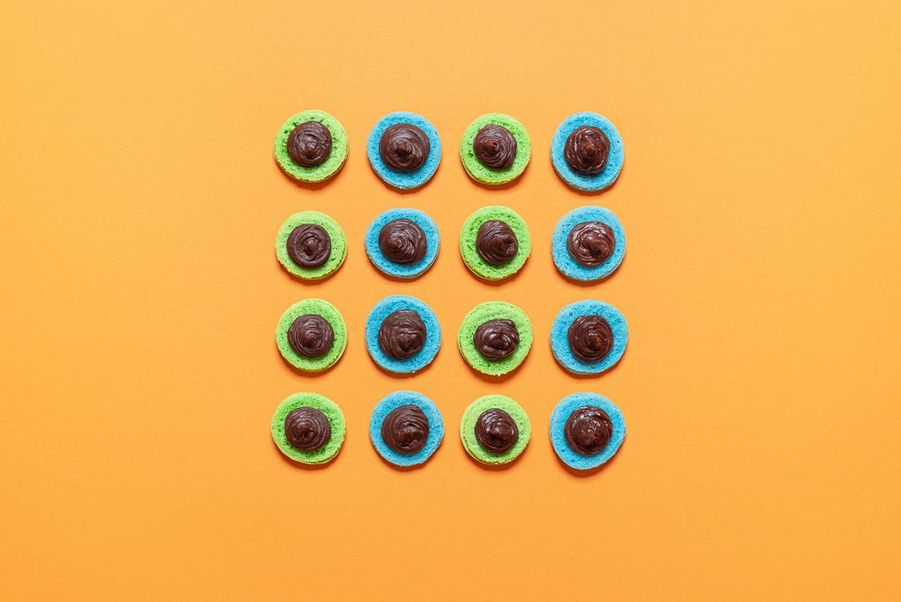 Macarons shells with chocolate filling