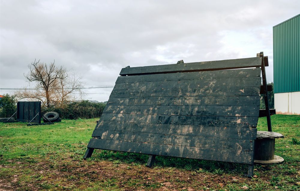 Pyramid wall obstacle