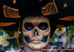 Portrait of man with sugar skull face paint and sombrero hat 4jwAXb