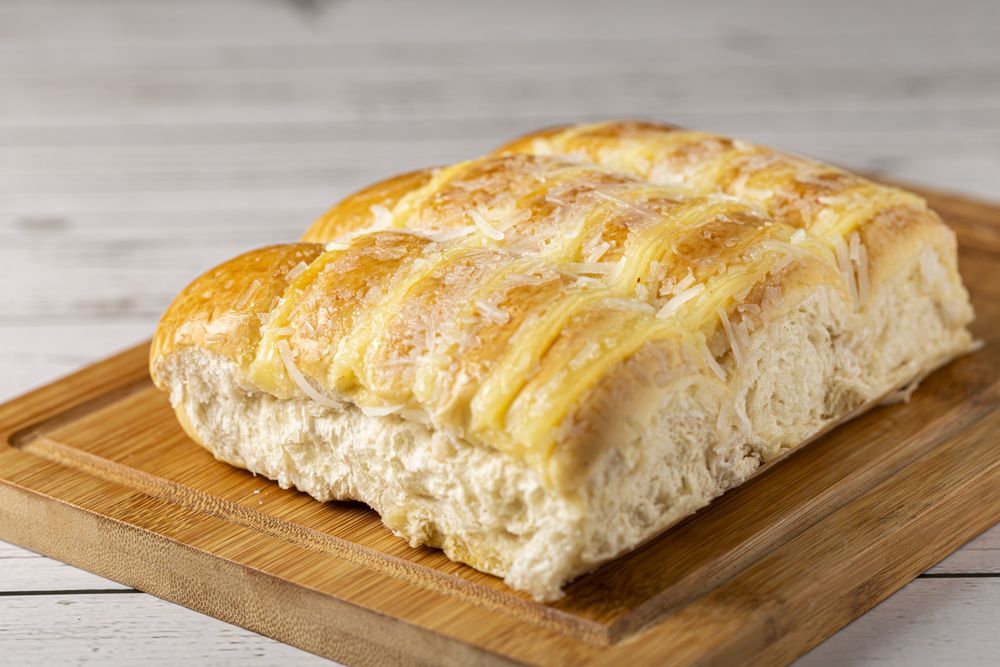 Sweet bread with cream and coconut.
