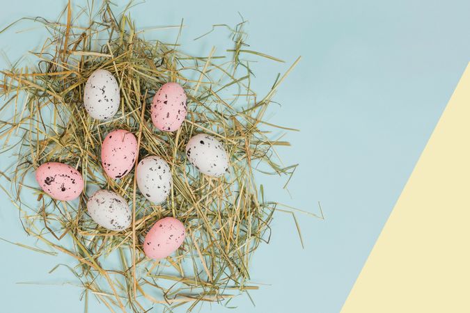 Easter eggs between straws