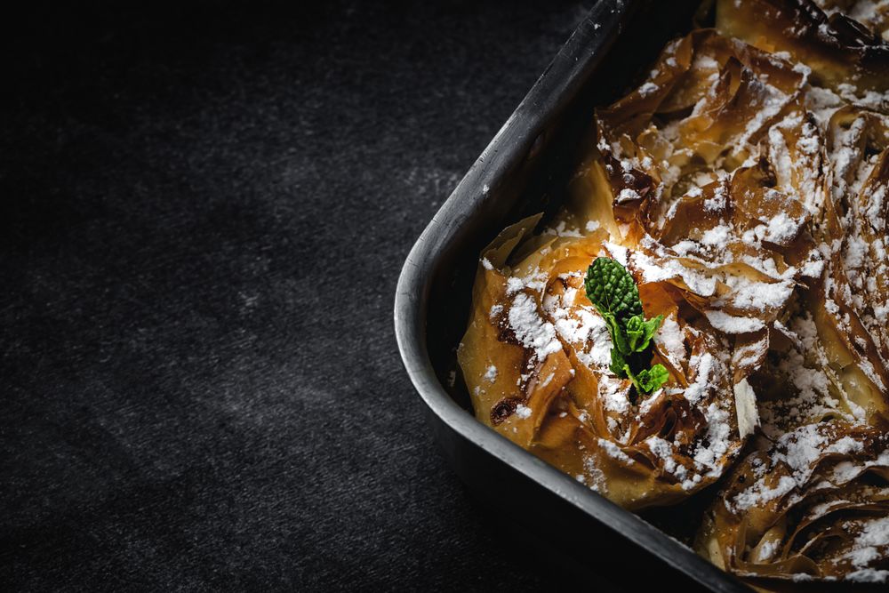 Filo dough cake with flower shape