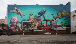 A mural fills the entire side of a building in downtown Cincinnati, Ohio Q4dvA0