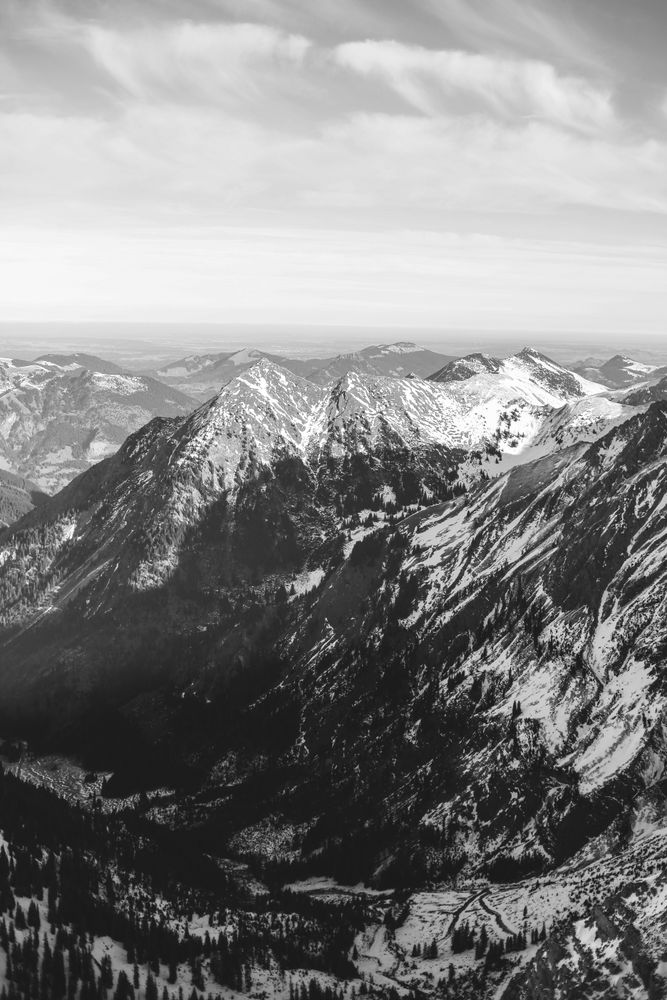 B&W shot of snowy mountains