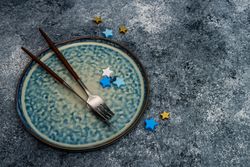 Christmas table setting of blue plate with star shapes