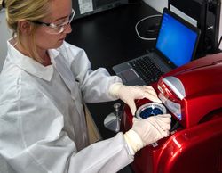 Female researcher working with samples in order to identify the various types of poliovirus 0VwdN5