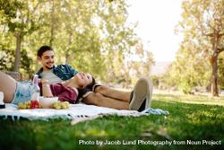 Affectionate young couple on picnic bYQQgb