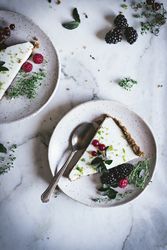 Lime pie with berries