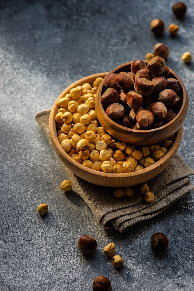 Whole & shelled hazelnuts in bowls