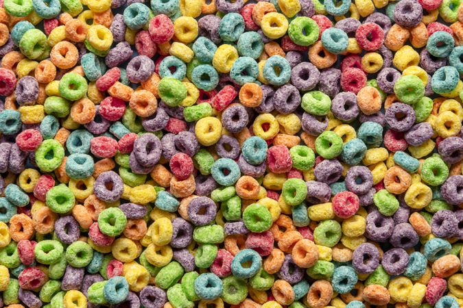 Fruit flavored ring cereal