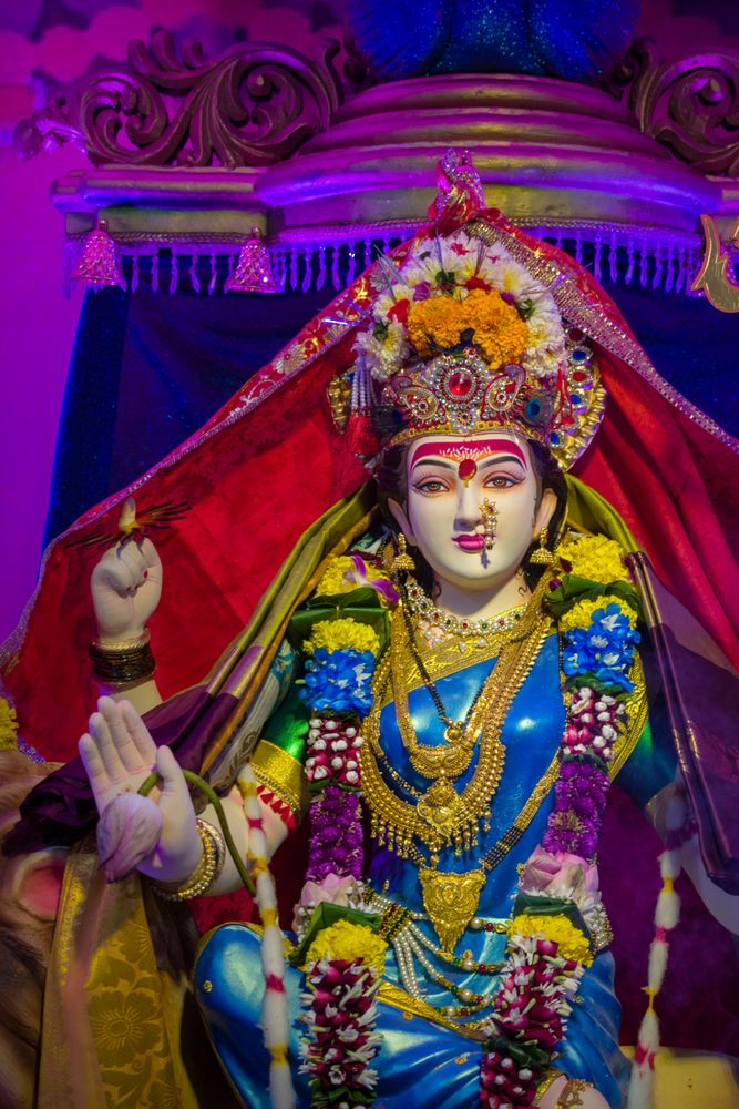 A beautiful idol of Maa Durga being worshipped at a temple in Mumbai for the auspicious Indian festival of Navratri