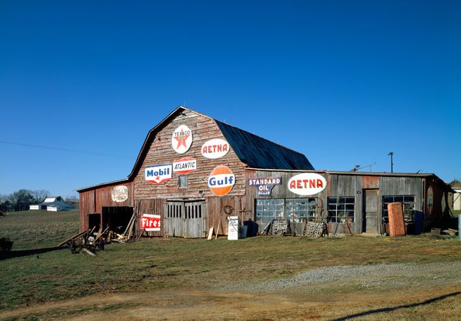 Barn promoting its owner's collectibles business, East Tennessee