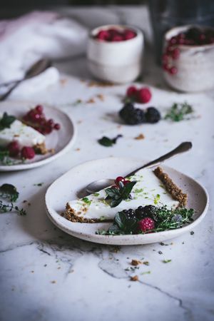 Lime pie with berries