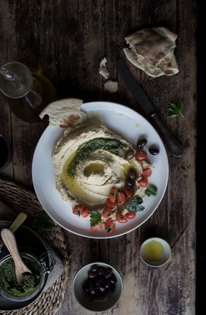 Pesto hummus with tomatoes and beans
