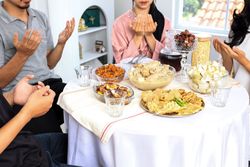 Praying before Break the Fasting Together
