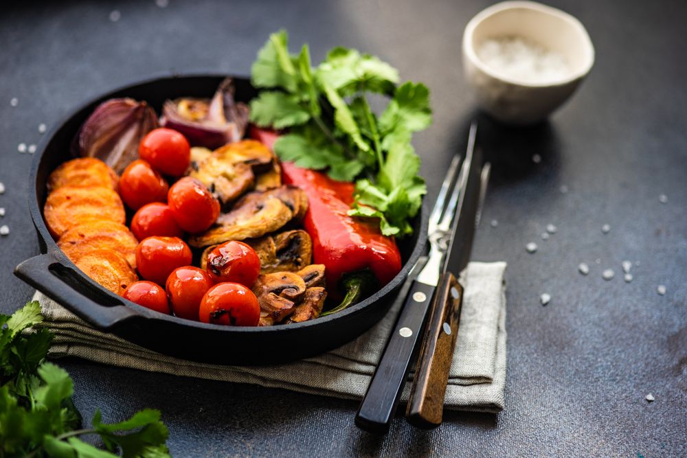 Pan of grilled vegetable on napkin