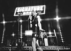 London, England, United Kingdom - Nov 9, 2022: Vocalist Leo Kalyan on stage in dress London bDOVQ4
