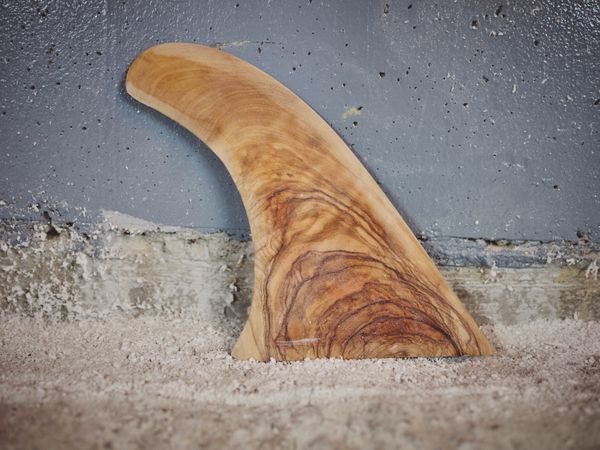 Wooden fin for surfboard in workshop