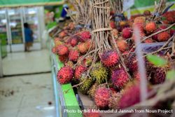 Bunch of lychee fruits for sale in grocery store 4MGxdx