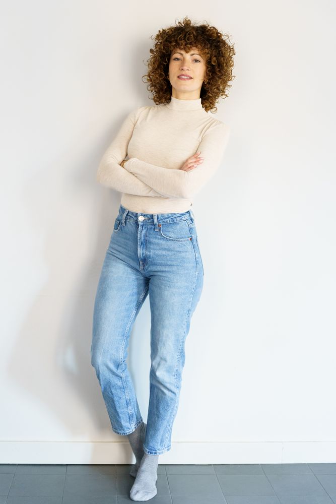 Woman in casual clothes with arms crossed, vertical