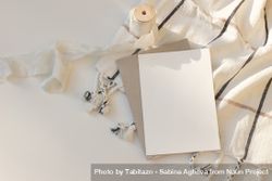 Blank greeting card with craft paper envelope in sunlight 0LdEnr