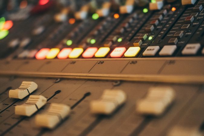 Equalizer instrument in a studio