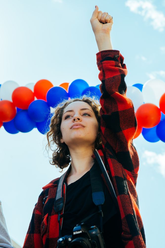 Young woman holds her fist in the air at Women’s March in Los Angeles 2017