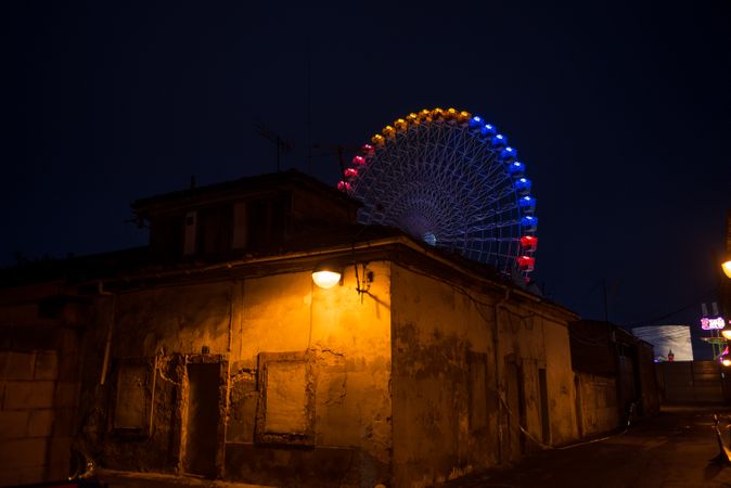 Ferris wheel on city embankment in night time