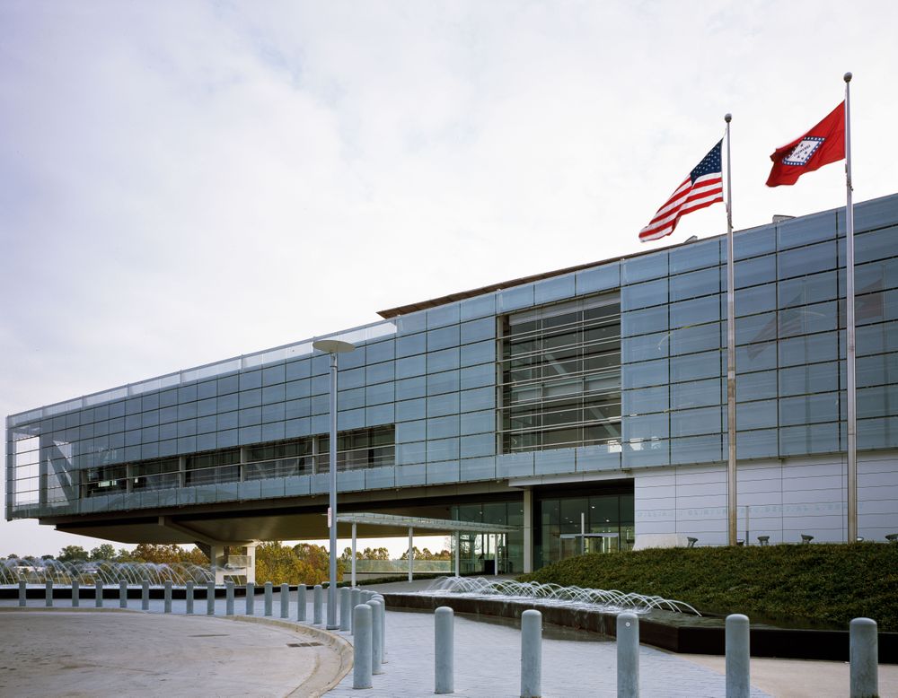 Glass exterior of the William J. Clinton Presidential Library