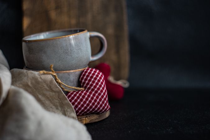 Mug with checkered red heart decoration