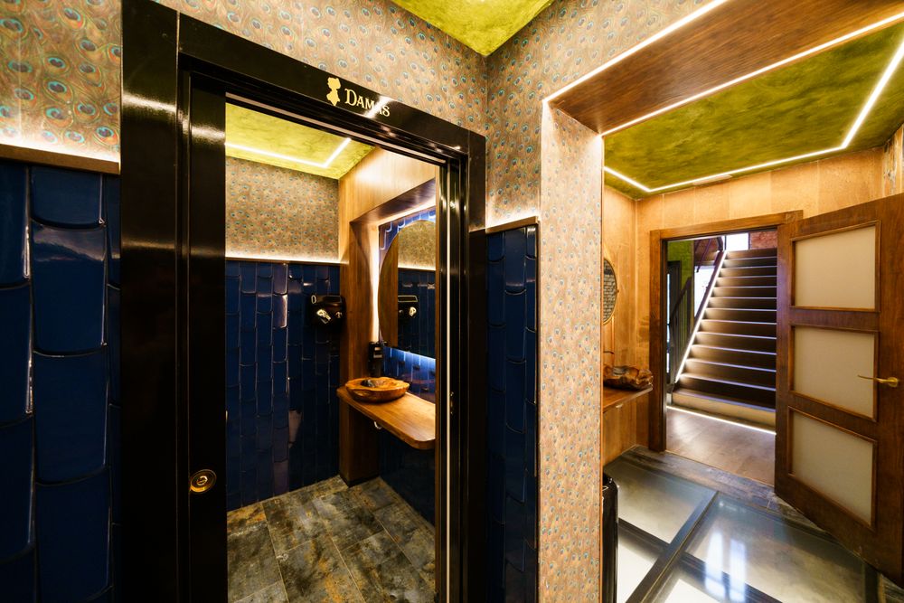 Entrance to woman’s bathroom