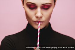 Beautiful female model with a straw 4d8qkA